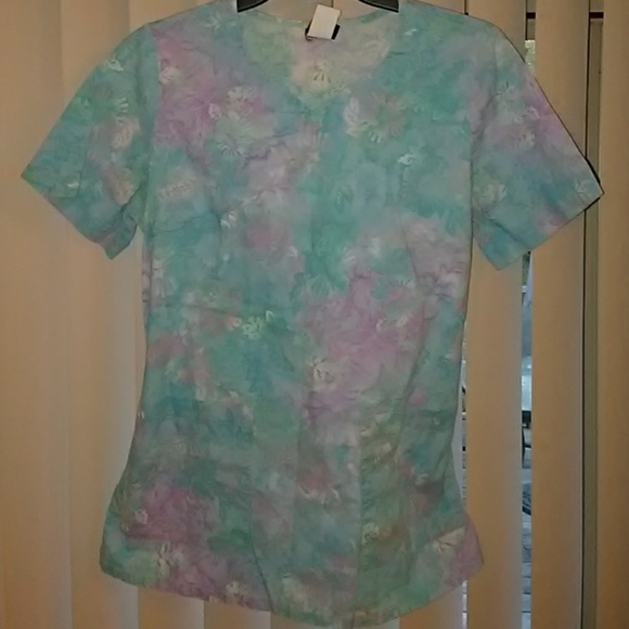 Colorful flower scrub top - Picture 1 of 1